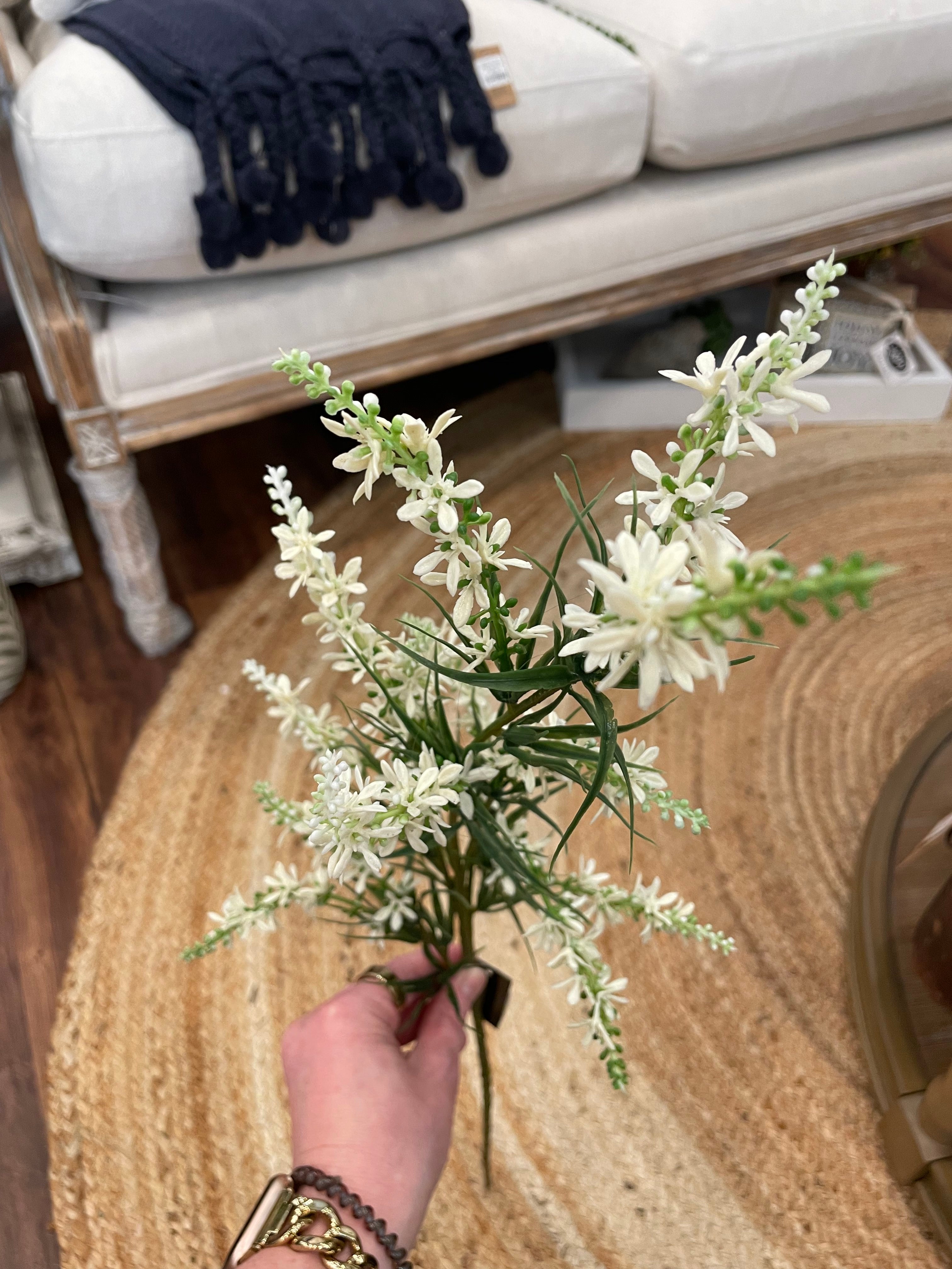 31 IN Cream Lavender Stem